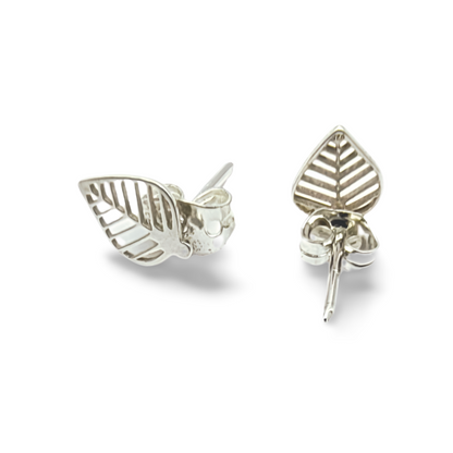 Leaf stud earrings