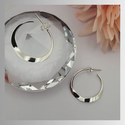 Wavy hoop errings